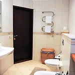 Rooftop Charm Stylish 2bdr Steps From Town Hall Apartman