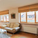 Apartman Rooftop Charm Stylish 2bdr Steps From Town Hall *