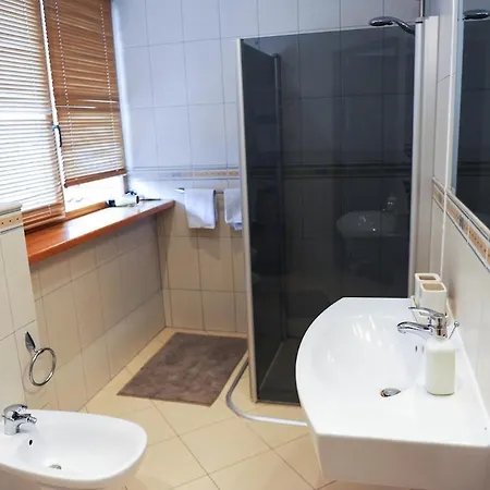 Rooftop Charm Stylish 2bdr Steps From Town Hall * Вільнюс