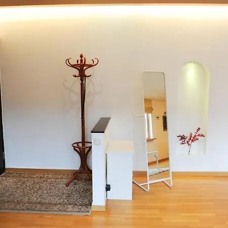 Rooftop Charm Stylish 2bdr Steps From Town Hall Wilna