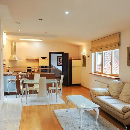 דירה Rooftop Charm Stylish 2bdr Steps From Town Hall