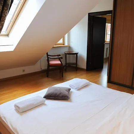 Rooftop Charm Stylish 2bdr Steps From Town Hall * Βίλνιους