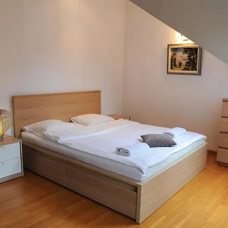 Διαμέρισμα Rooftop Charm Stylish 2bdr Steps From Town Hall