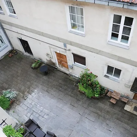 Rooftop Charm Stylish 2bdr Steps From Town Hall