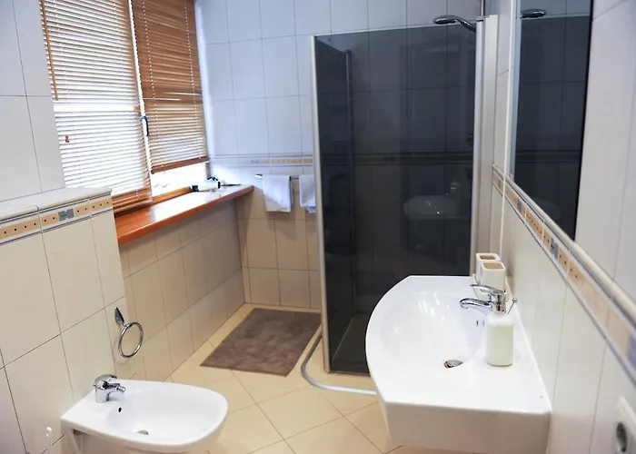 Rooftop Charm Stylish 2bdr Steps From Town Hall * ヴィリニュス