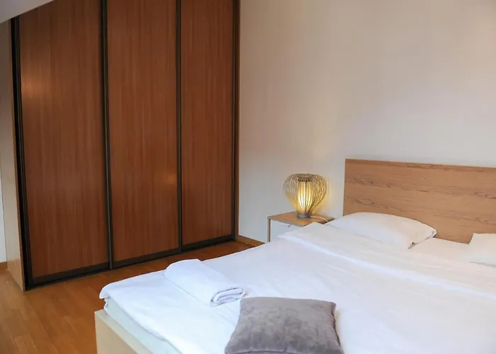 Rooftop Charm Stylish 2bdr Steps From Town Hall Appartement Vilnius