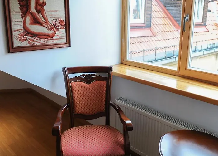 Rooftop Charm Stylish 2bdr Steps From Town Hall アパート ヴィリニュス