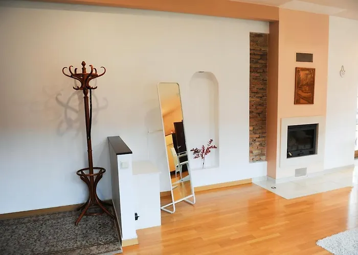 Rooftop Charm Stylish 2bdr Steps From Town Hall Appartement