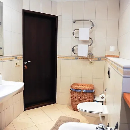 Rooftop Charm Stylish 2bdr Steps From Town Hall Appartement