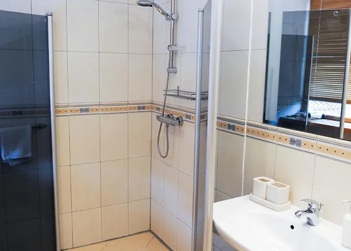 Rooftop Charm Stylish 2bdr Steps From Town Hall