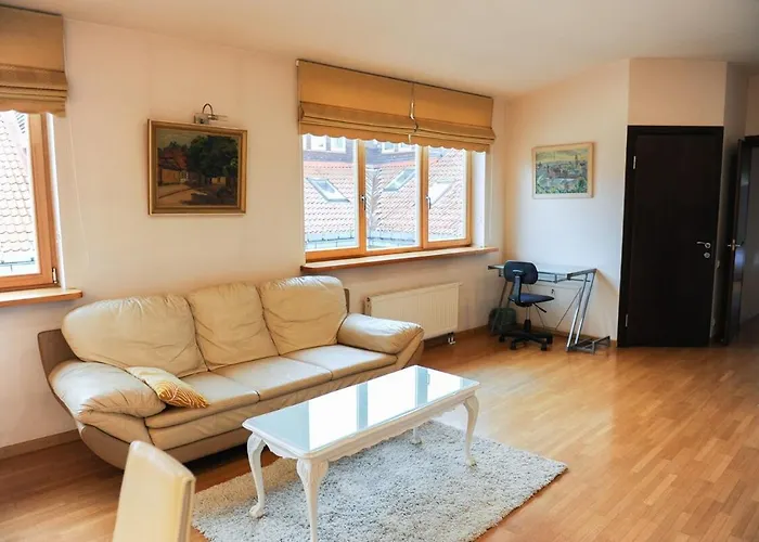 Rooftop Charm Stylish 2bdr Steps From Town Hall *