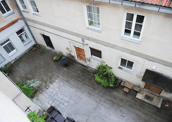 Rooftop Charm Stylish 2bdr Steps From Town Hall